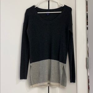 Gray long sleeve v neck sweater